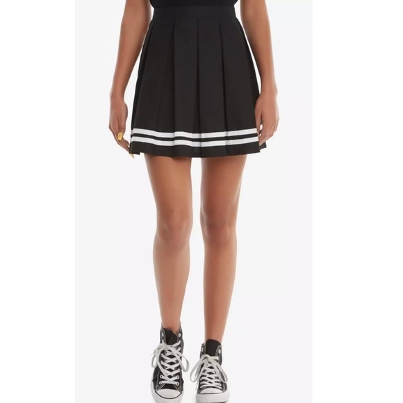 Hot Topic Goth Cheer Black White Stripe Pleated High Rise Mini Skirt Large - Picture 1 of 10